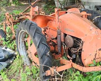Allis- Chamers G tractor-Running Condition Unknown. Available for Viewing/ Presale.