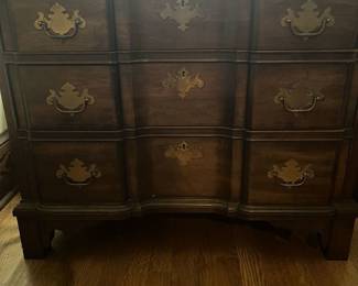 Pennsylvania House Chest of Drawers
Approximate measurements: 35x20x32
Picture 1 of 2