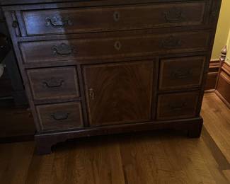 Henredon Flip Top Chest of Drawers
43x16x30