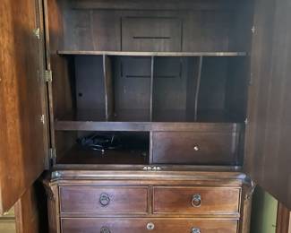 Stunning High End Hickory Chair Armoire
44.5x26x87
Picture 2 of 3