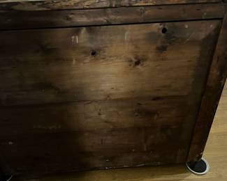 Back 1700c Chest of Drawers (AS IS shows some wear); no maker's mark
46x23x35
Picture 1 of 2