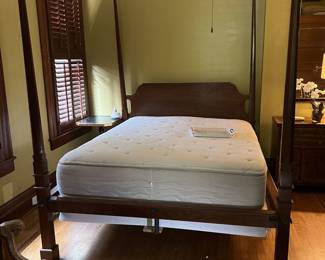 Mahogony 4-Poster Bed
68x88x87