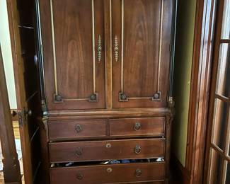 Stunning High End Hickory Chair Armoire
44.5x26x87
Picture 1 of 3