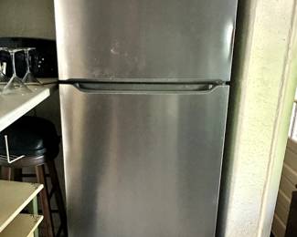 FRIGIDAIRE REFRIGERATOR