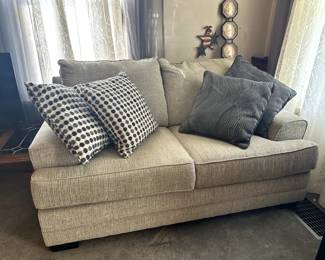 FURNITURE LOVE SEAT