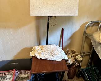 FURNITURE END TABEL WITH LAMP