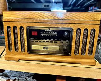 REPLICA VINTAGE RECORD PLAYER CD RADIO