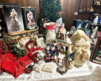 HOLIDAY DECOR V
