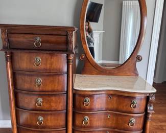 Pulaski Heritage House 9 Drawer Dresser