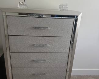 Matching Chest of Drawers