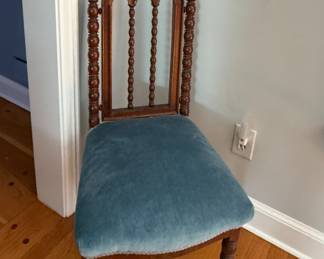 ANTIQUE ACCENT PIECES