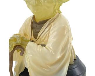 L.E. Gentle Giant LTD Star Wars Light-Up Yoda