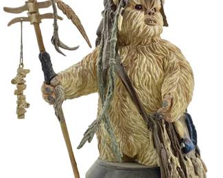 LE Gentle Giant Star Wars Logray Ewok Medic
