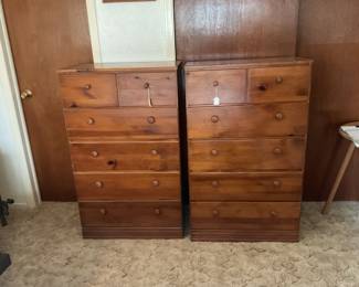 2 matching dressers-27x15x44
