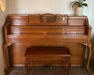 Story & Clark piano-58x24x40