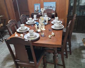 Vintage Dining Table & 6 Chairs (used to belong to Martin Sullivan who was the mayor of Temple in the 1940's)