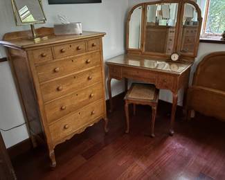 4 Piece Birds Eye Maple Bedroom Suite
