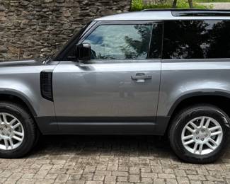 2023 Land Rover Defender 90 - 11,700 Miles- I4 engineEntertaining offers over $45,000.