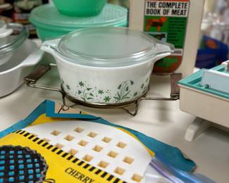 Pyrex 1-1/2 Quart Brides Promotional Lidded Casserole Dish