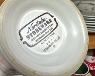 Noritake Stoneware "Strawberry Delight" Dinnerware Set