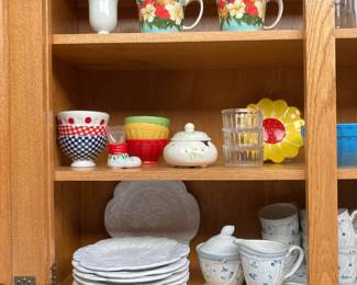 Pair of Starbucks Hawaii Hibiscus Floral Coffee Mugs, Set of 7 Bordallo Pinheiro White Cabbage Themed Bread & Butter Plates, Noritake Stoneware "Strawberry Delight" Dinnerware Set