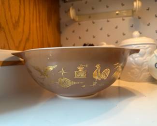 PYREX "Early American" Mixing Bowl