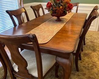 Beautiful dining table and chairs