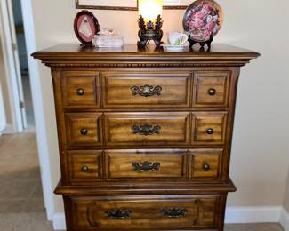 Chest of drawers