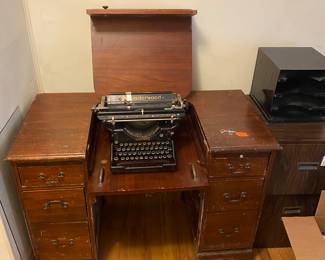 Underwood typewriter (1960’s) and desk