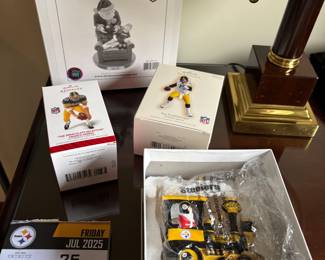 PITTSBURG STEELERS FIGURES & MEMORBILIA 