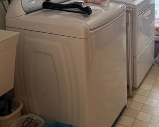 ELECTRIC DRYER AND WASHER BY WHIRLPOOL
