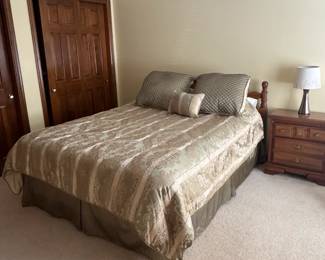 QUEEN SIZE BED