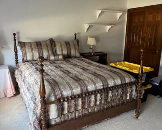 QUEEN SIZE BED AND MATTRESS SET