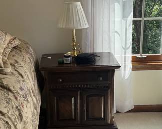 PAIR NIGHTSTANDS