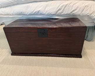Rustic-style trunk 22.5"h x 44.25"w x 18.25"d