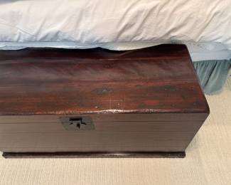 Rustic-style trunk 22.5"h x 44.25"w x 18.25"d