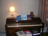 VINTAGE HAMILTON UPRIGHT PIANO
