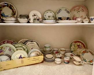 PLATE COLLECTION INCLUDING SOUVENIR PLATES , LENOX COLLECTOR’S CHRISTMAS PLATES,  HENRY ALCOCK “ALHALMA” DESSERT PLATE, MONUMENT HILL STATE PARK LA GRANGE, TX PLATE