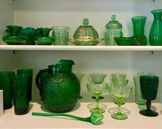 EMERALD GREEN GLASSWARE, ANCHOR HOCKING LIDO MILANO GREEN PITCHER AND GLASSES, GREEN DEPRESSION GLASS, ART GLASS FLOWER