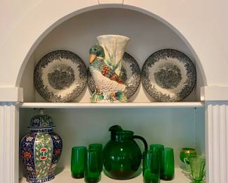 WEDGEWOOD QUEEN’S WARE PLATES, DUCK VASE, ASIAN URN, ANCHOR HOCKING GREEN ROLY POLY PITCHER & GLASSES