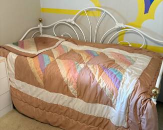 Twin trundle daybed with 3-sided white metal
frame.