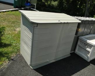 Storage containers