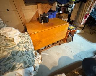 . . . drop leaf table