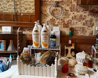 Vintage vanity set 