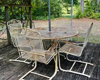 Vintage metal patio set table and 4 chairs 