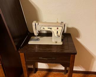 Singer sewing machine 