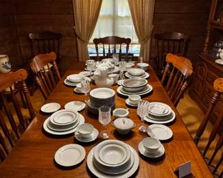 Bassett dining table with insert and 8 chairs 