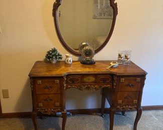 Gorgeous vanity and matching dresser