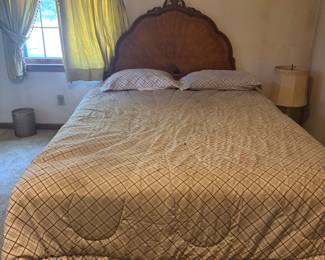 Full/ Queen bedroom set ( this bed is Queen)