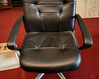 Nice swivel office chair 